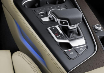 Контурное освещение салона Audi